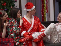 Cumshotti presents: Lucky dude gets the best christmas gift - lina sun and alice xo