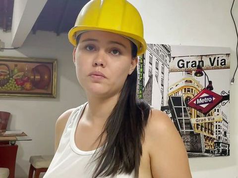 Cumshotti presents: A sexy builder comes to my house to make some arrangements and ends up heating me up until she fucks me and makes me cum in it